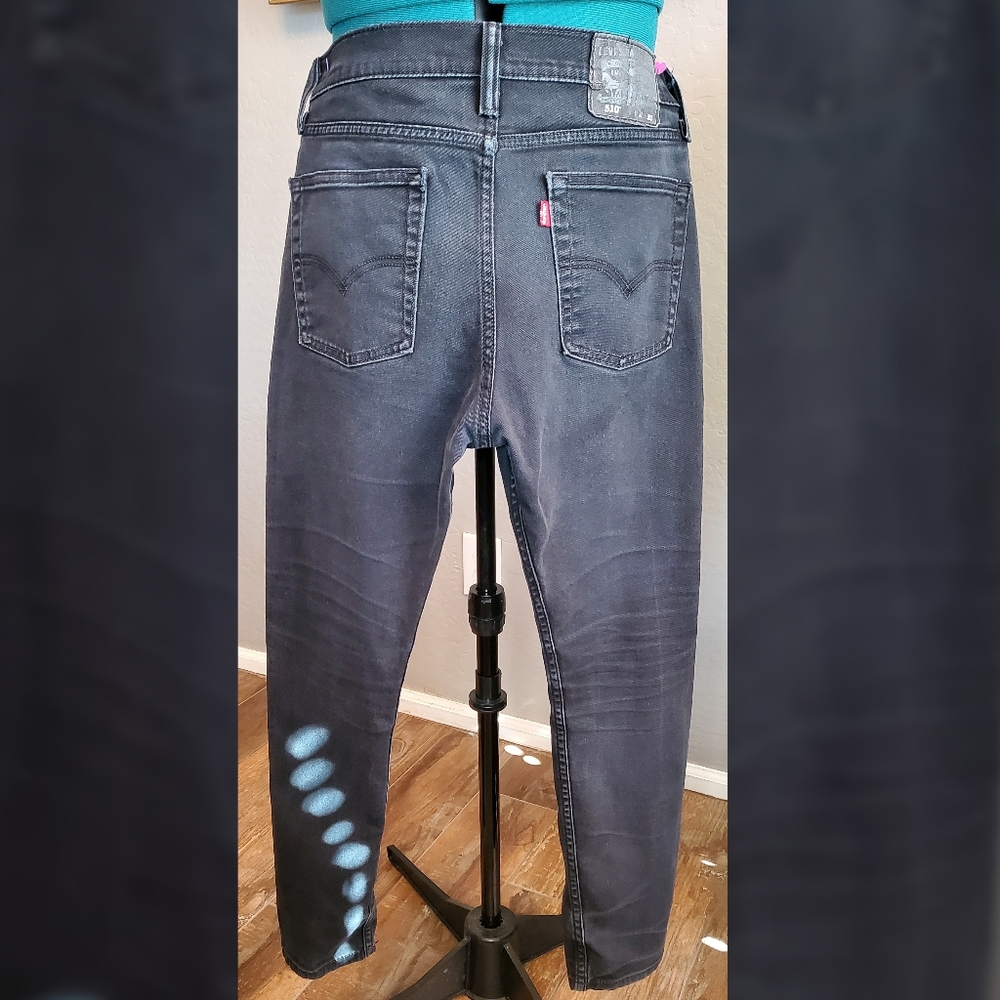 Levi's Jeans - Picture 2 of 4